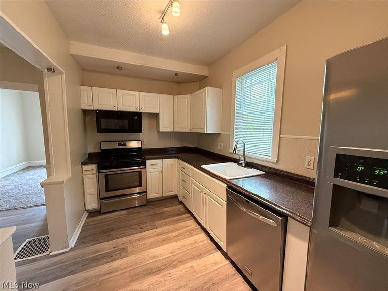 131 W Miller Avenue, Akron, OH 44301 Photo 15