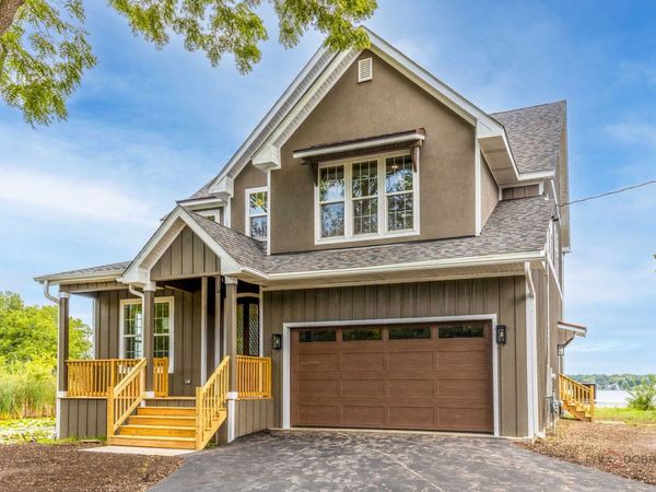 807 Lakeview Drive, Round Lake, IL 60073