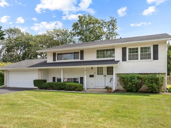 215 PARKCHESTER Road , Elk Grove Village, IL 60007