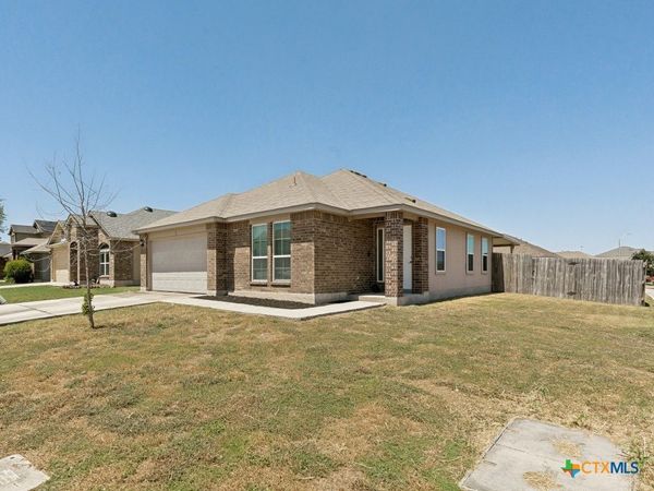 1440 Doncaster Drive , Seguin, TX 78155