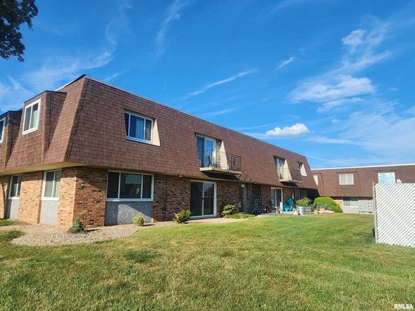 161 E QUEENWOOD Road, Morton, IL 61550