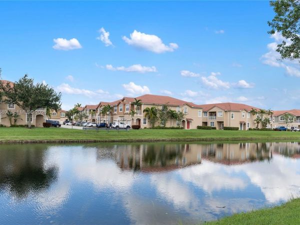 5741 Isles Cir, Tamarac, FL 33321