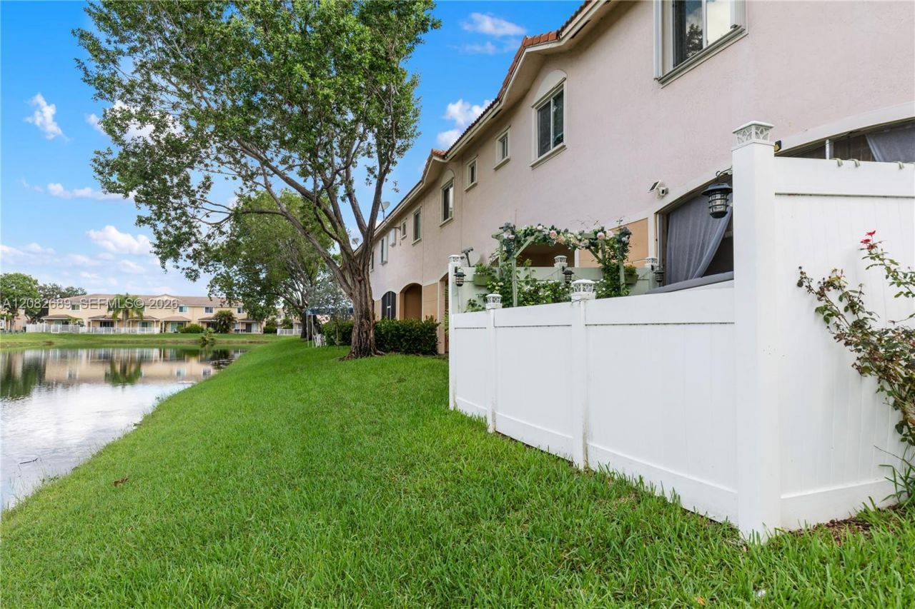 5741 Isles Cir, Tamarac, FL 33321 Photo