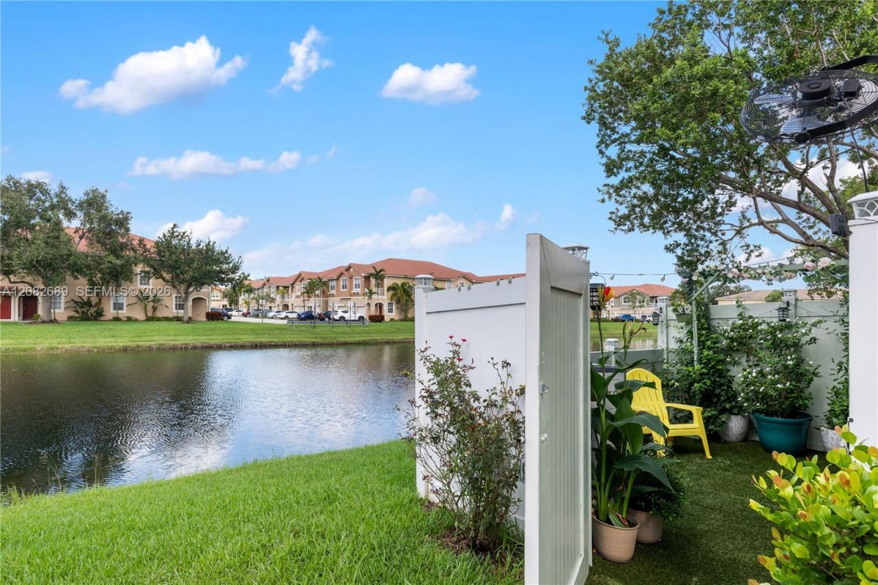 5741 Isles Cir, Tamarac, FL 33321 Photo