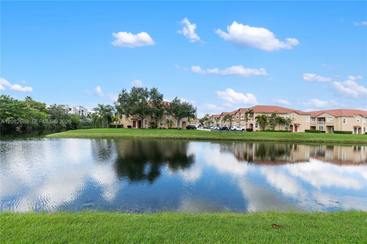 5741 Isles Cir, Tamarac, FL 33321 Photo