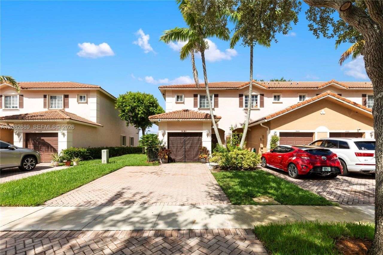 5741 Isles Cir, Tamarac, FL 33321 Photo