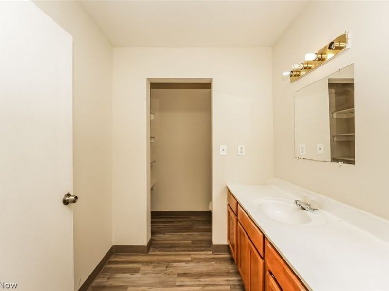2437 E 64th Street, Cleveland, OH 44104 Photo 8