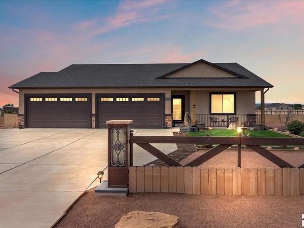 624 E Paradise Dr, Pueblo West, CO 81007