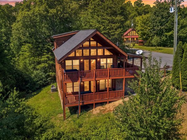 1713 Bear View Rd, Sevierville, TN 37876