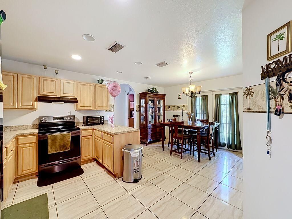 2914 Zora Neal Drive, Fort Pierce, FL 34947 Photo
