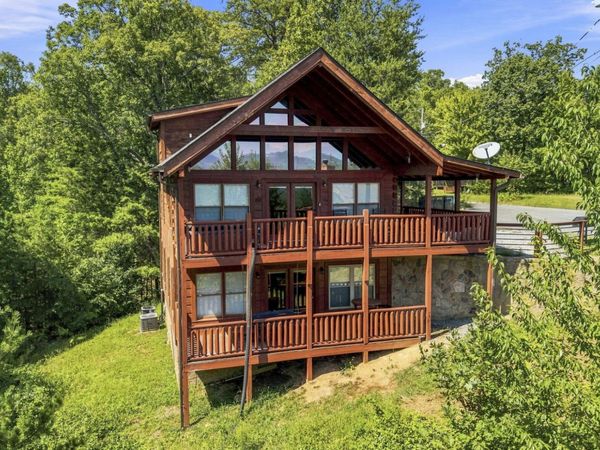 1713 Bear View Road , Sevierville, TN 37876