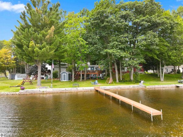 281 Lake Drive W, Cadillac, MI 49601