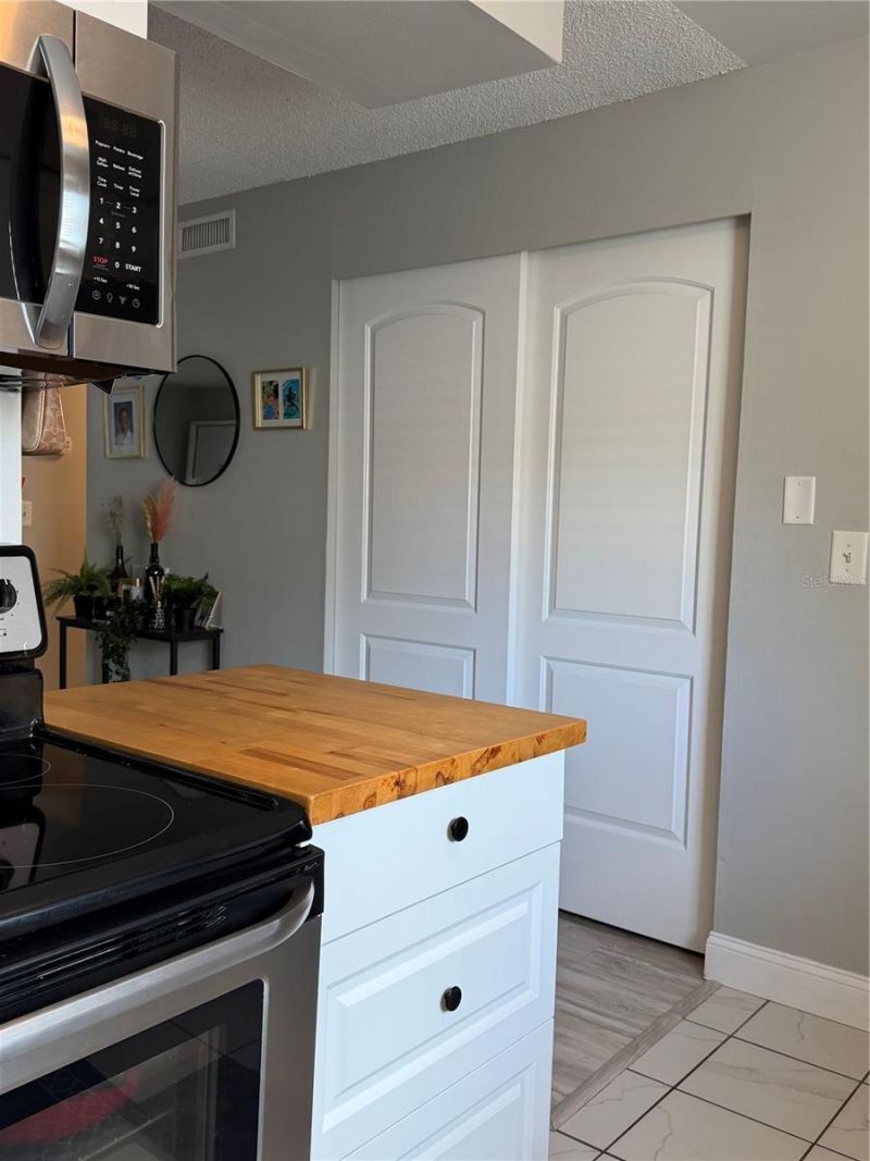 2617 Pine Lake Terrace , Unit B, Sarasota, FL 34237 Photo
