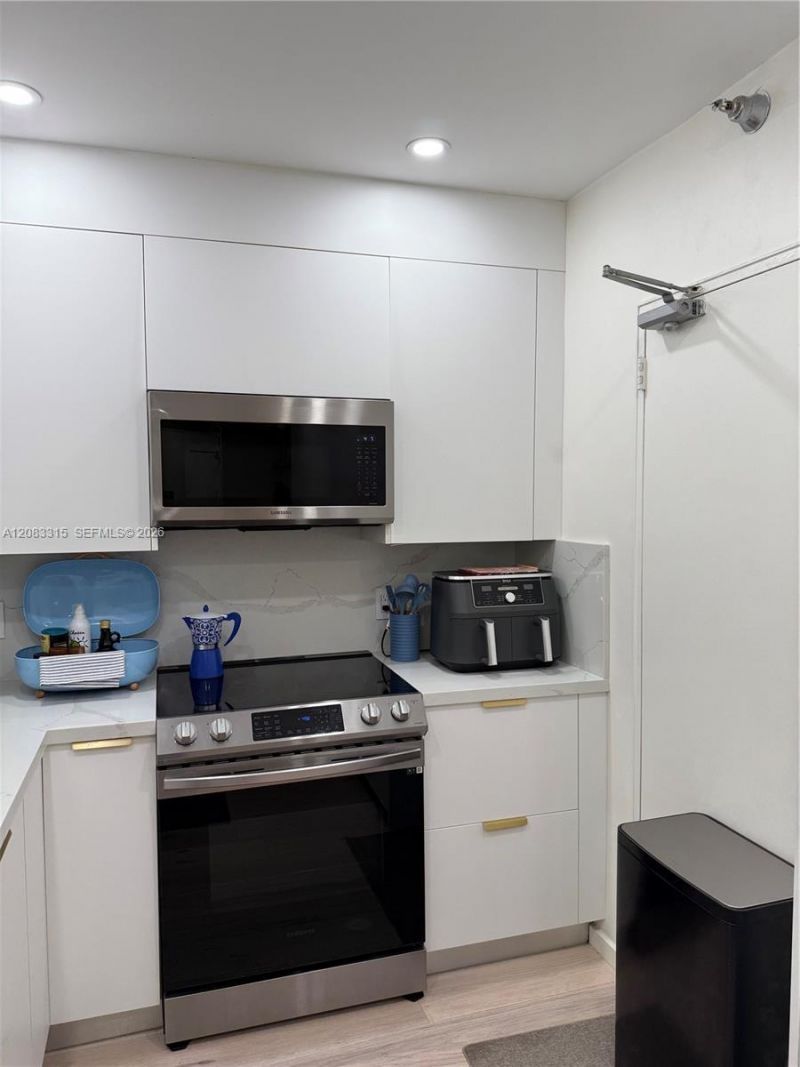 10185 E Collins Ave, Unit 822, Bal Harbour, FL 33154 Photo