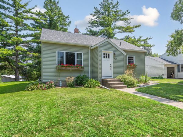 707 N Hennepin Street, Winthrop, MN 55396
