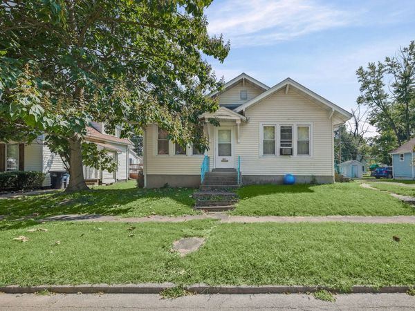 125 W Warmouth Street , Salem, IL 62881