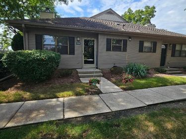 24932 NE Auburn Lane, Unit 9, Southfield, Mi 48033