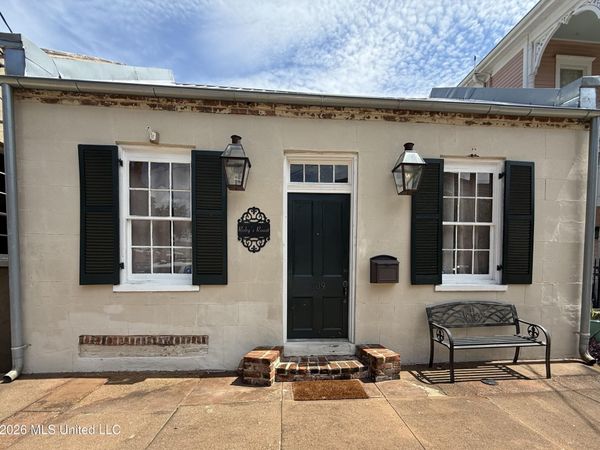 209 S Commerce Street, Natchez, MS 39120
