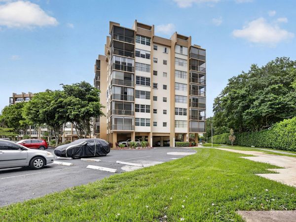1400 Saint Charles Place, Unit 313, Pembroke Pines, FL 33026