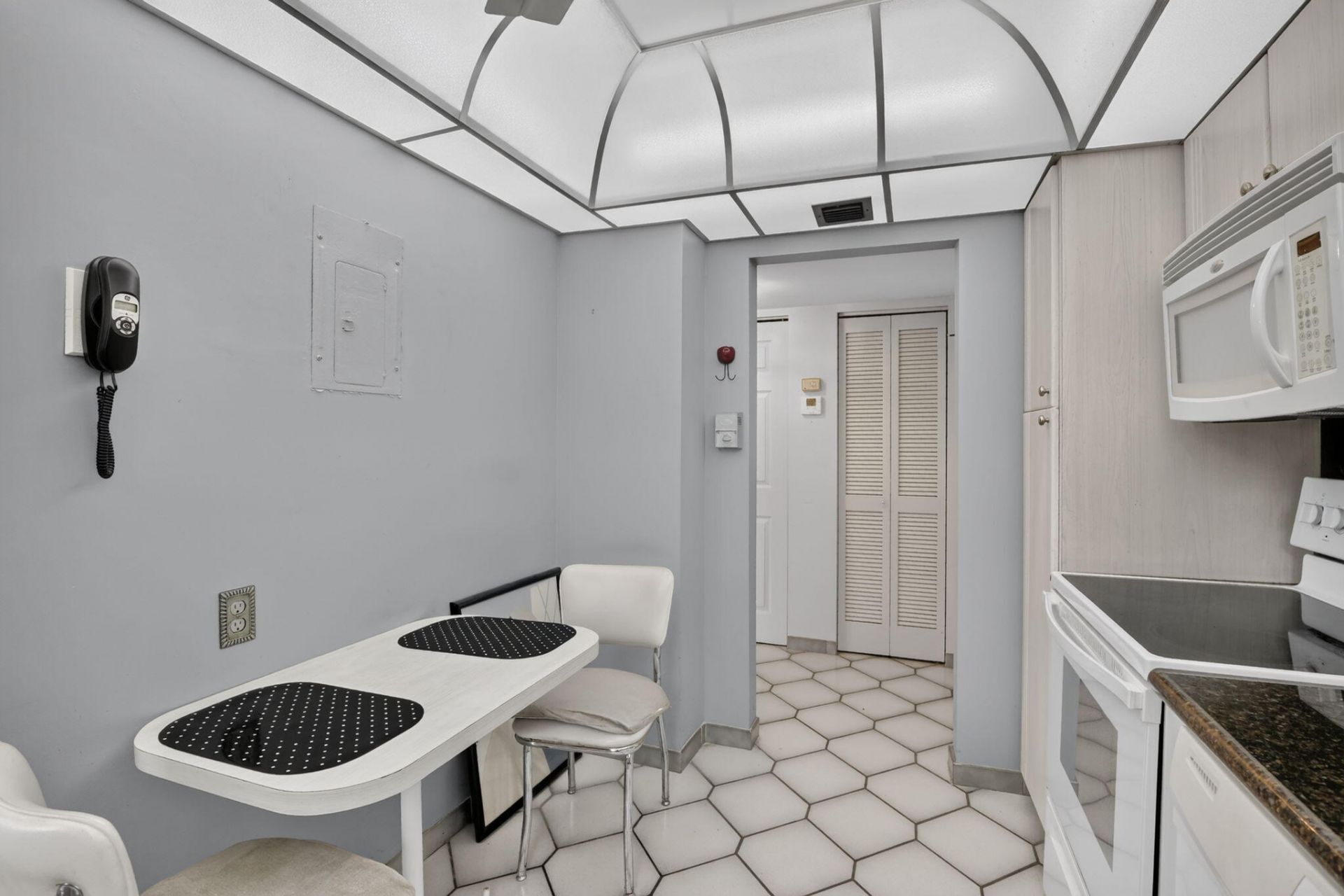 1400 Saint Charles Place, Unit 313, Pembroke Pines, FL 33026 Photo