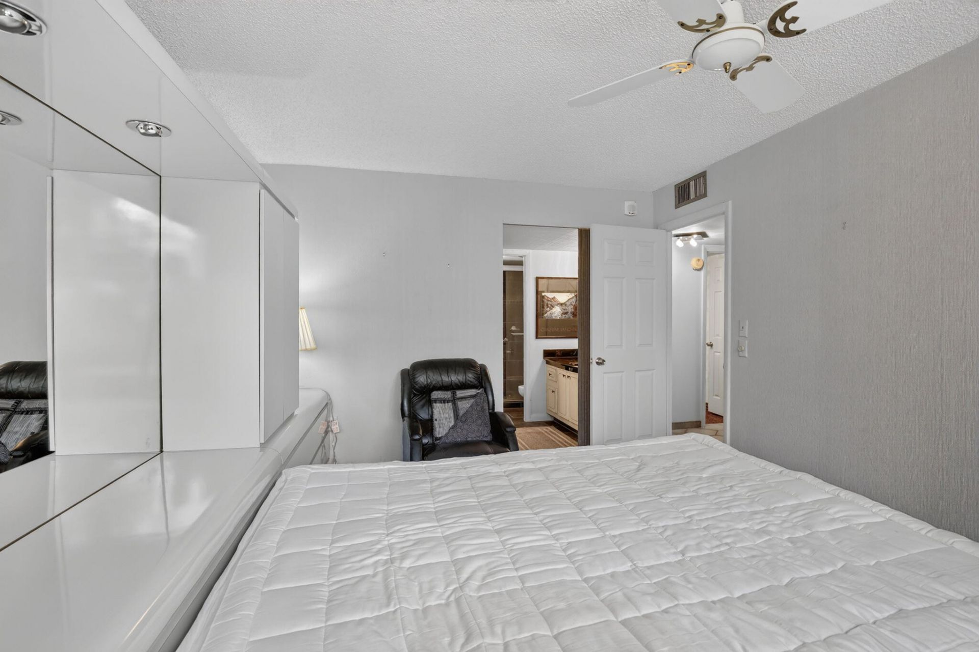 1400 Saint Charles Place, Unit 313, Pembroke Pines, FL 33026 Photo