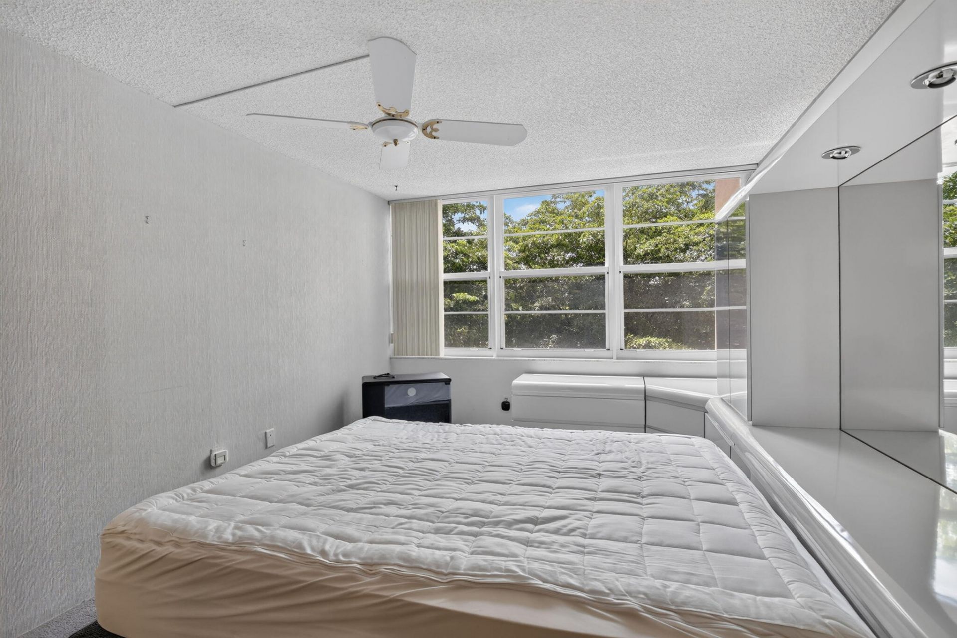 1400 Saint Charles Place, Unit 313, Pembroke Pines, FL 33026 Photo