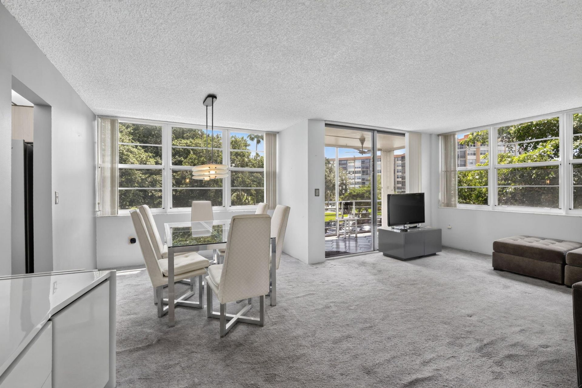 1400 Saint Charles Place, Unit 313, Pembroke Pines, FL 33026 Photo