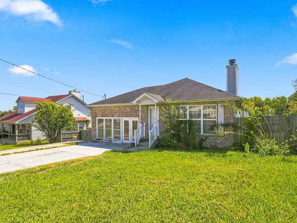 511 Holland Ridge Dr, La Vergne, TN 37086