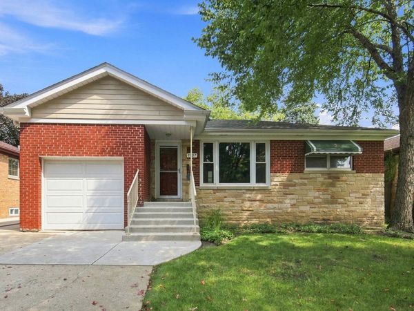 7707 N nora Avenue , Niles, IL 60714