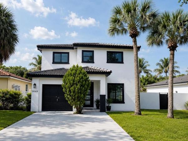 9069 NW 193rd St , Hialeah, FL 33018