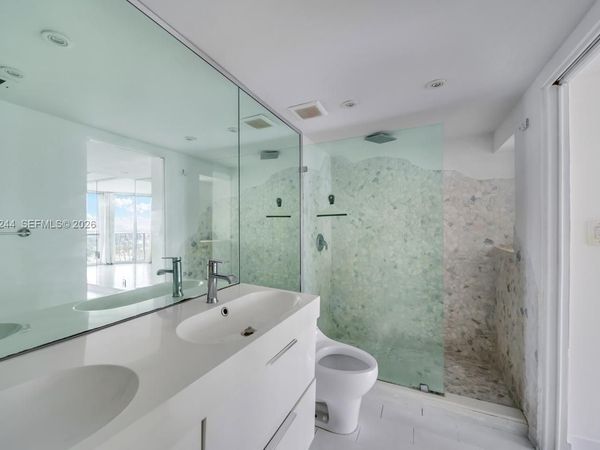 7601 E Treasure Dr , Unit 2016, North Bay Village, FL 33141