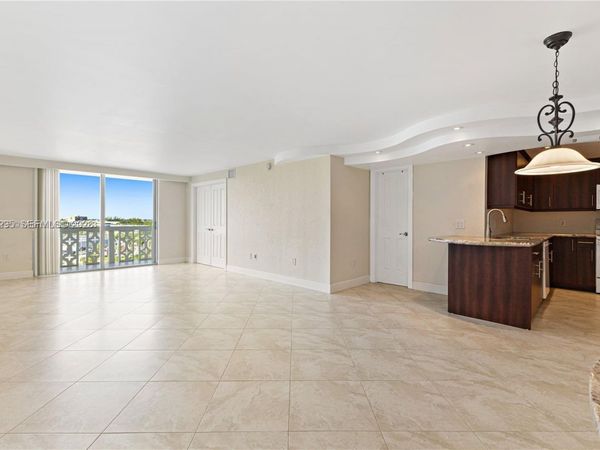 13155 Ixora Ct, Unit 905, North Miami, FL 33181