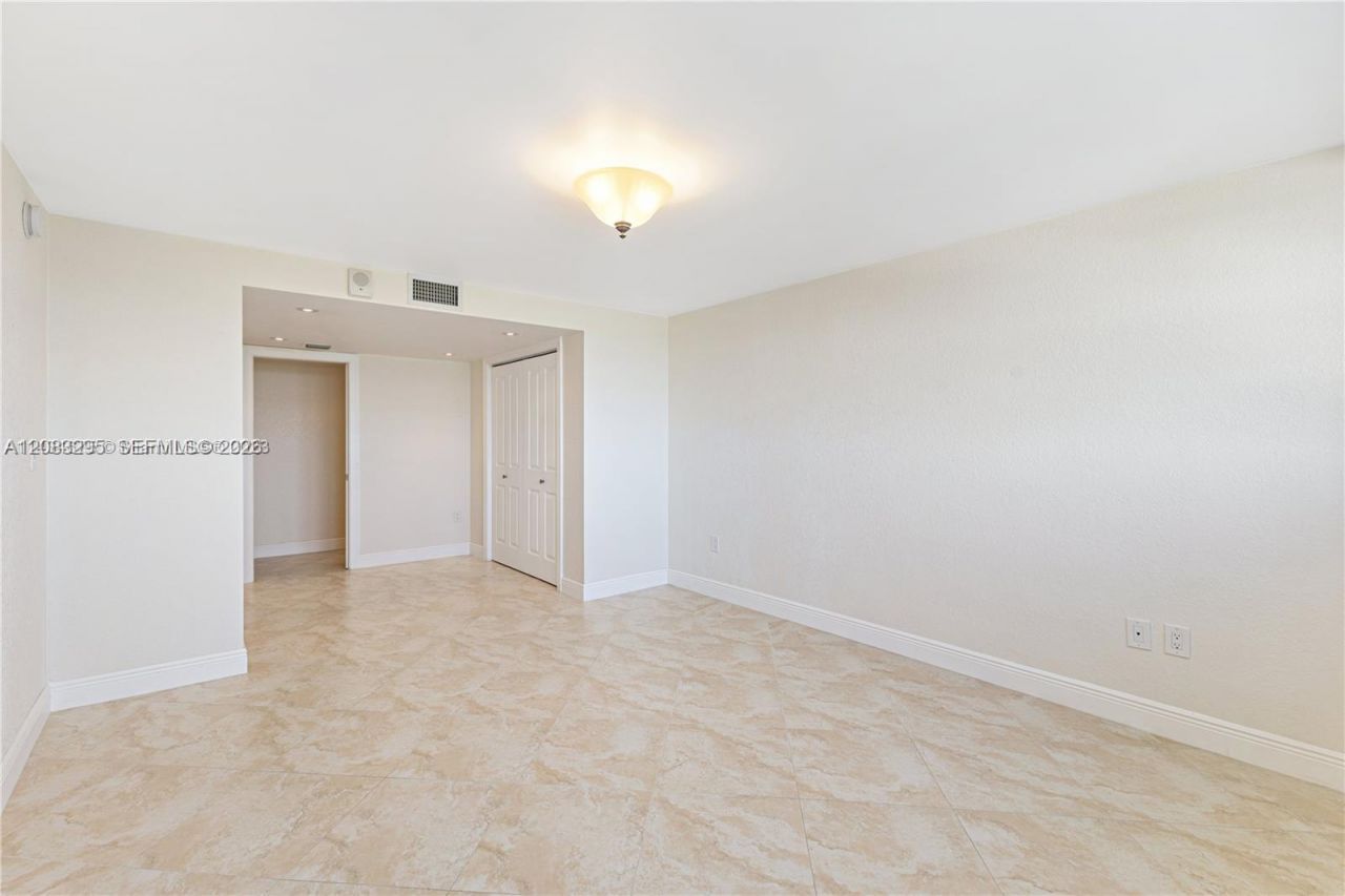 13155 Ixora Ct, Unit 905, North Miami, FL 33181 Photo