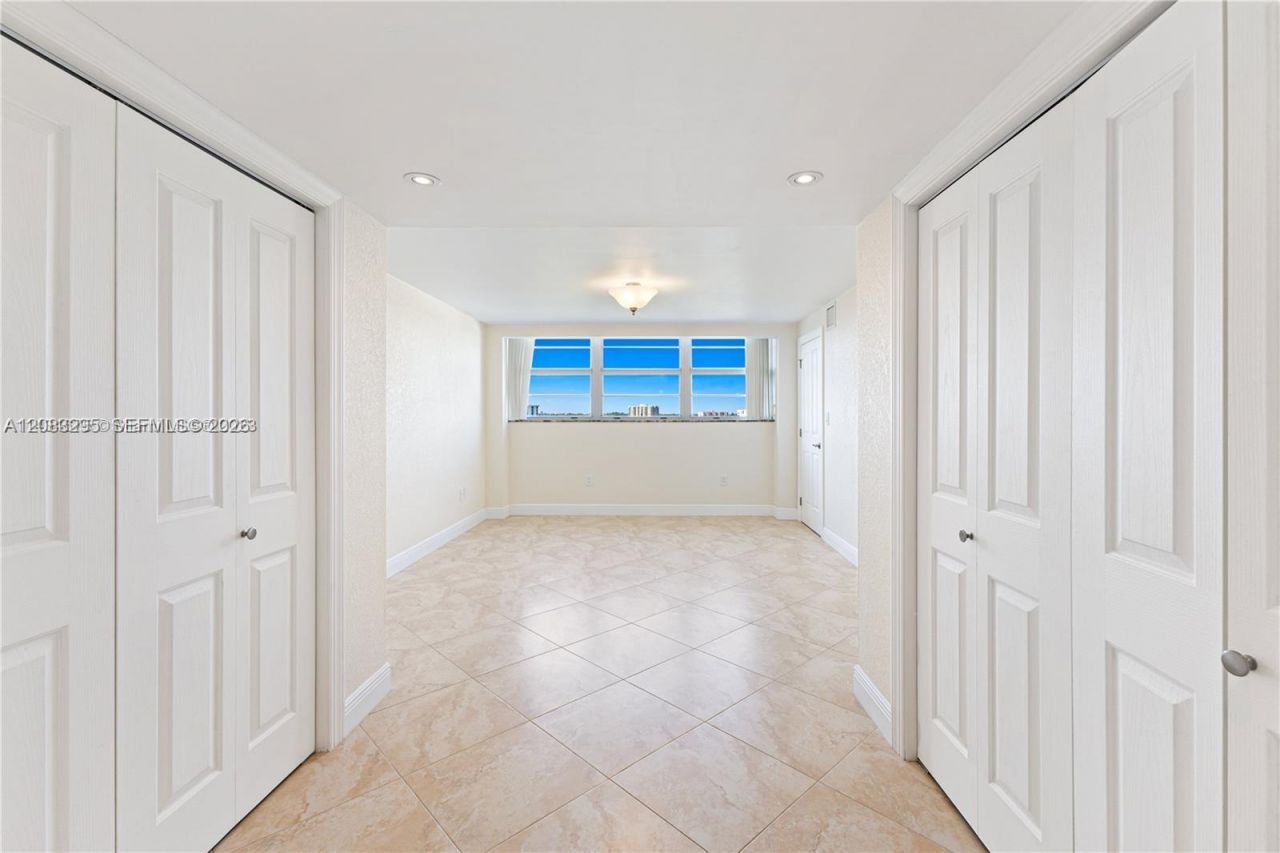 13155 Ixora Ct, Unit 905, North Miami, FL 33181 Photo