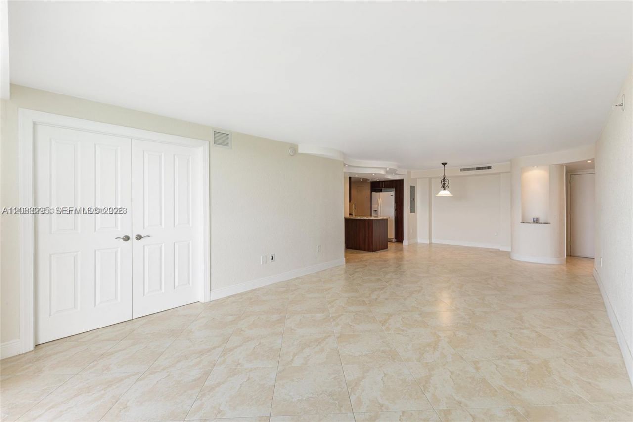 13155 Ixora Ct, Unit 905, North Miami, FL 33181 Photo
