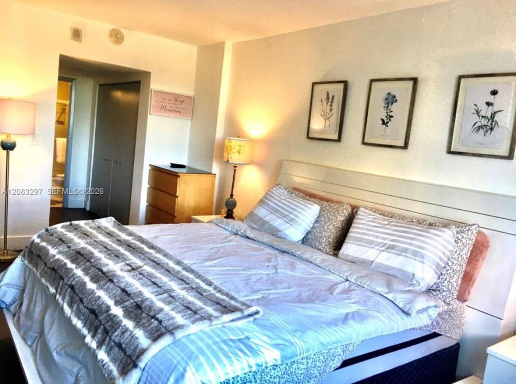 11111 Biscayne Blvd , Unit 4D, Miami, FL 33181 Photo