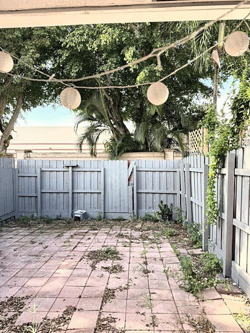 10554 NW 3rd St , Pembroke Pines, FL 33026 Photo