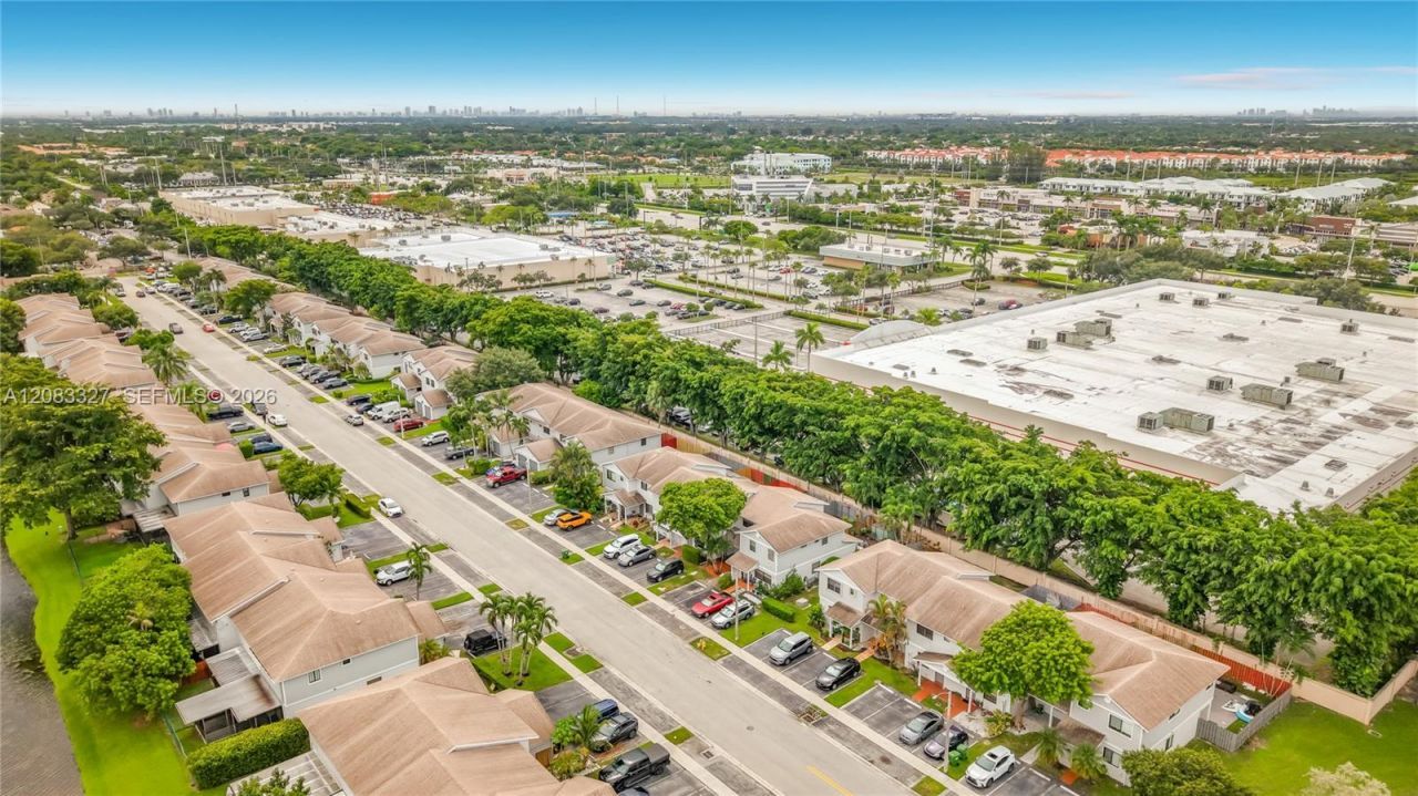 10554 NW 3rd St, Pembroke Pines, FL 33026 Photo
