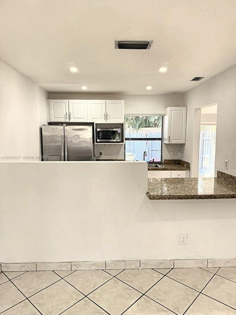 10554 NW 3rd St , Pembroke Pines, FL 33026 Photo