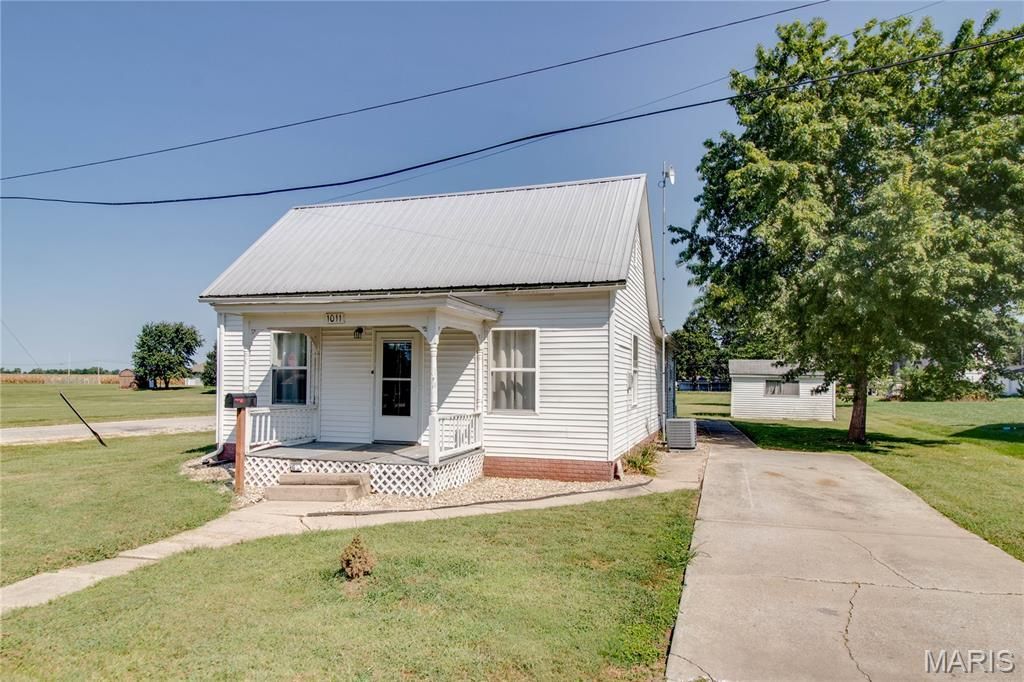 1011 Walnut Street, Greenfield, IL 62044 Main Photo