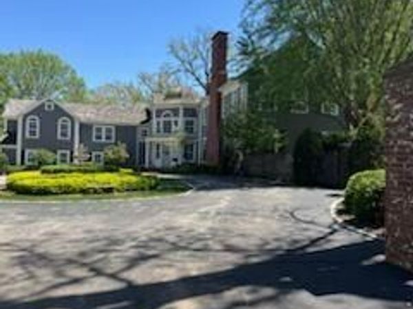 10 Edgewood Road, Ladue, MO 63124