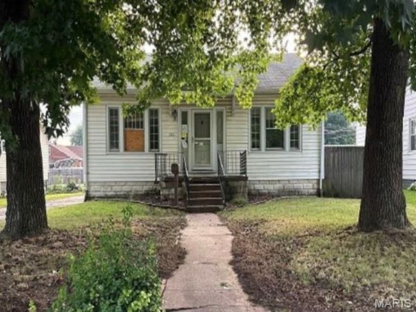 530 Tipton Avenue , Wood River, IL 62095