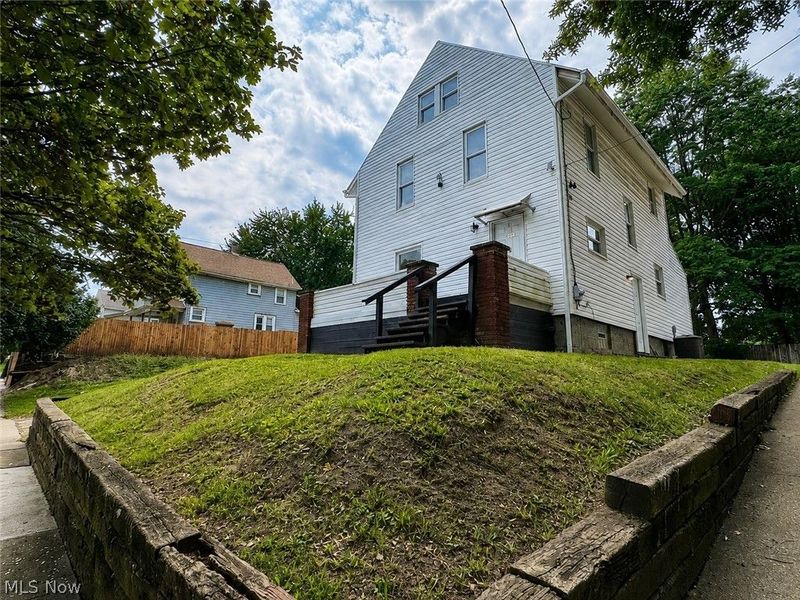 804 Beardsley Street, Akron, OH 44311 Photo 3