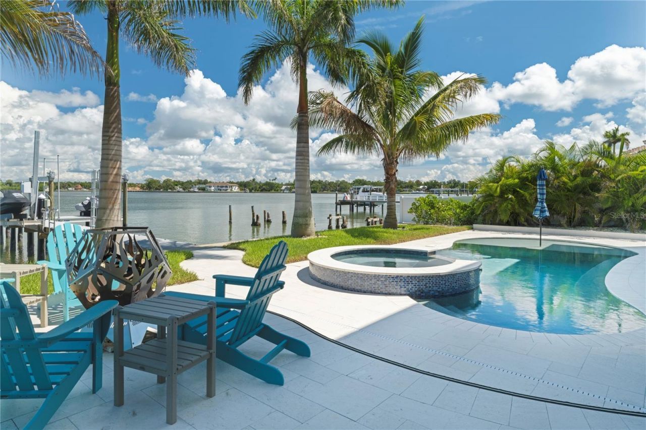 7973 Causeway Boulevard N, Saint Petersburg, FL 33707 Photo