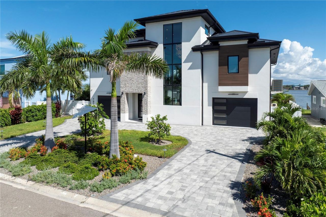 7973 Causeway Boulevard N, Saint Petersburg, FL 33707 Photo