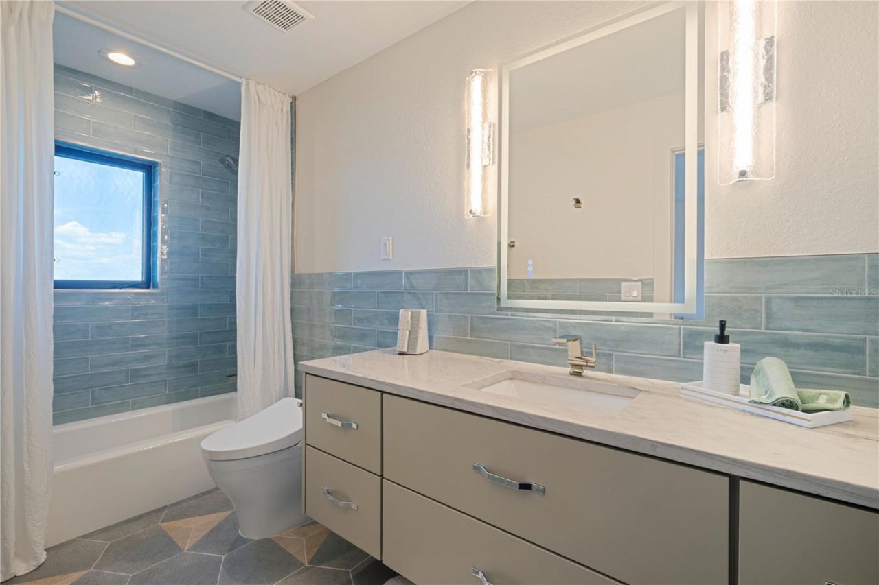 7973 Causeway Boulevard N, Saint Petersburg, FL 33707 Photo