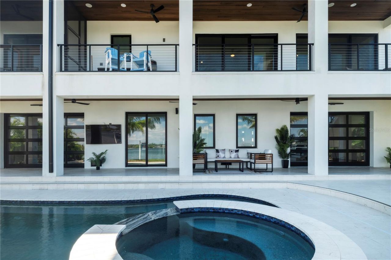 7973 Causeway Boulevard N, Saint Petersburg, FL 33707 Photo