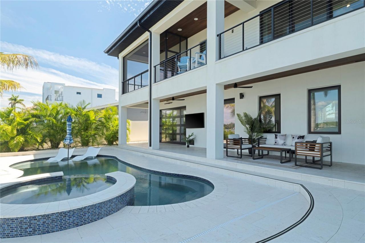 7973 Causeway Boulevard N, Saint Petersburg, FL 33707 Photo