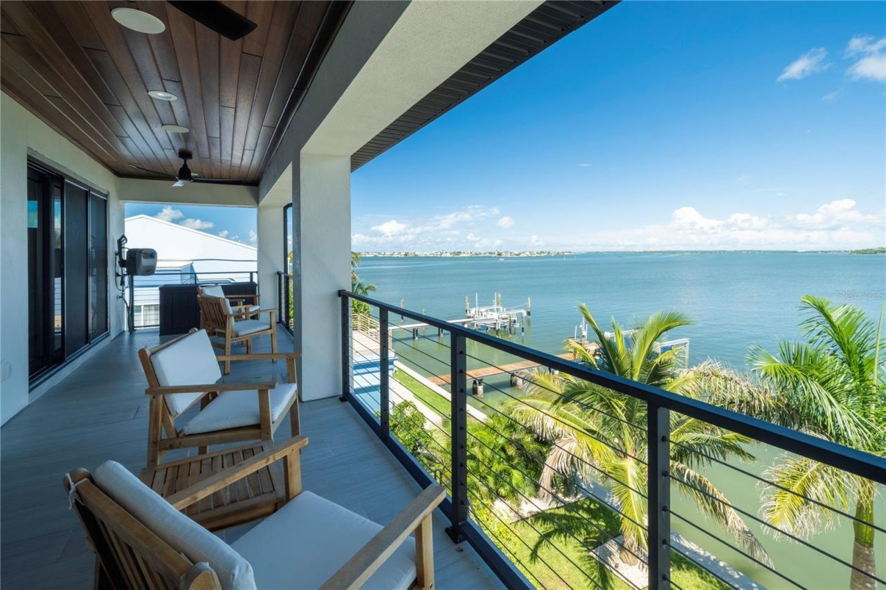 7973 Causeway Boulevard N, Saint Petersburg, FL 33707 Photo