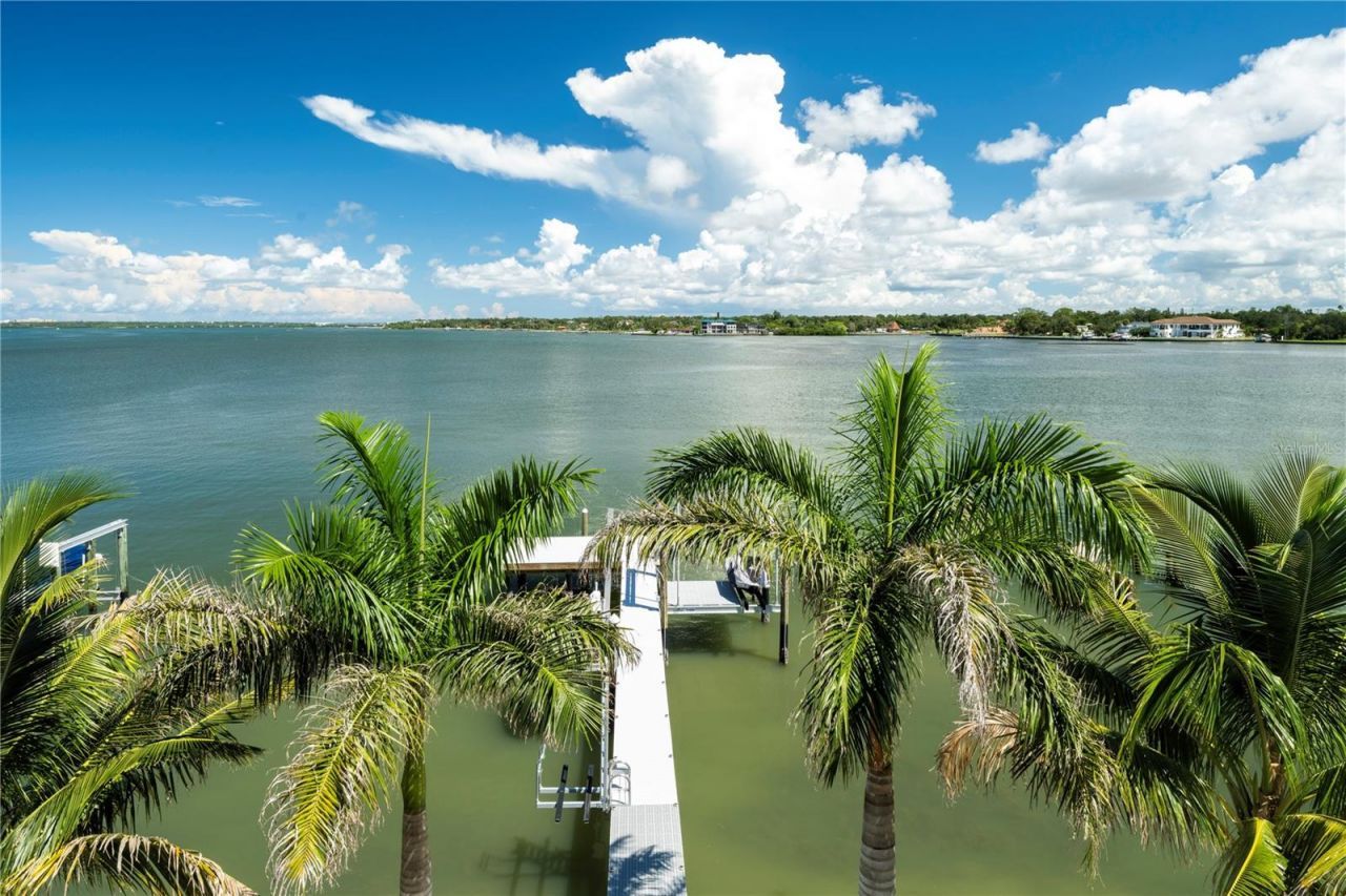 7973 Causeway Boulevard N, Saint Petersburg, FL 33707 Photo
